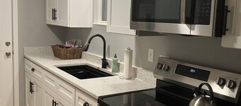 Newly renovated cozy 1-bedroom cottage in charming Lithopolis