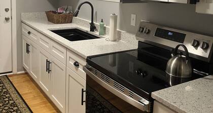 Newly renovated cozy 1-bedroom cottage in charming Lithopolis