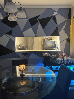 Dining - WORLD CUP READY!!!! 🌍🏆Cozy home & gamer pad very close to Mercedes-Benz stadium (Atlanta)