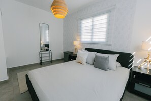 2 slaapkamers, een strijkplank/strijkijzer, internet, beddengoed