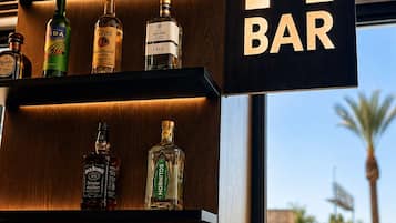Bar junto a la piscina