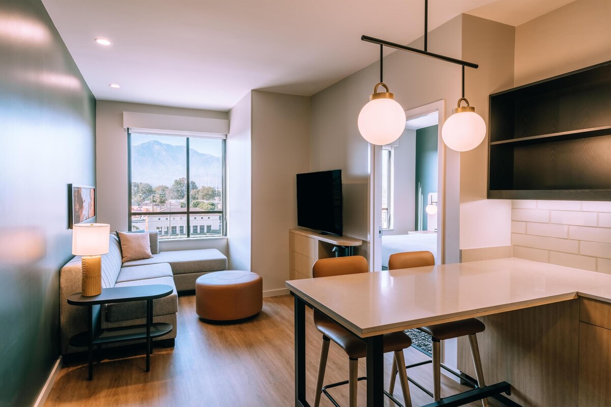 Suite, 1 Bedroom, Mountain View (1 King Bed & 1 Sofa Bed) | In-room safe, desk, laptop workspace, blackout curtains