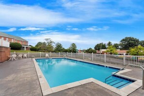 Pool - Quality Inn Waynesboro (Waynesboro)