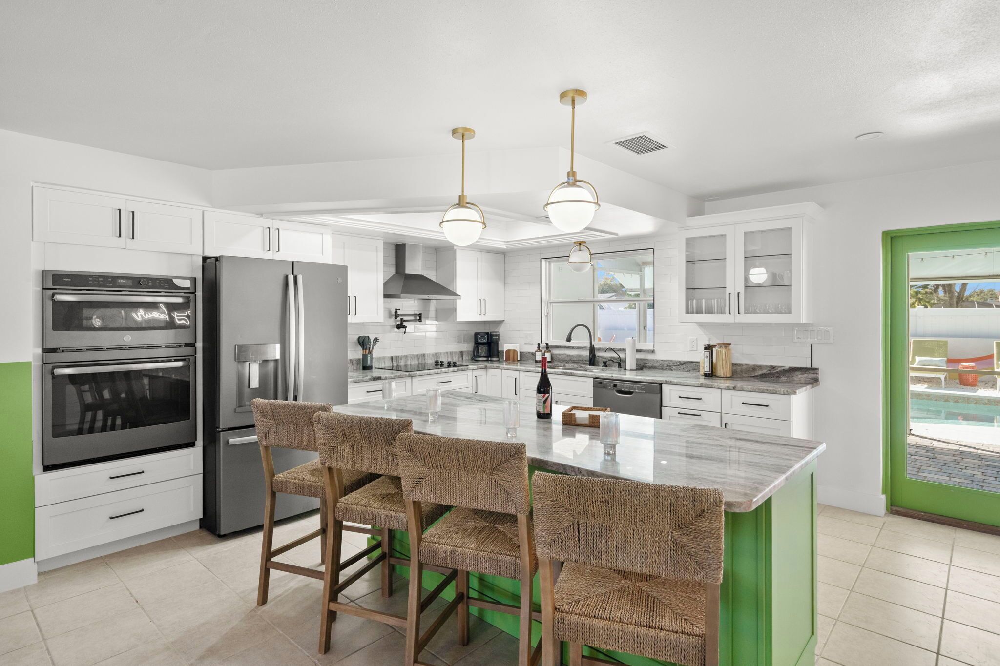 冰箱、微波炉、烤箱、炉灶