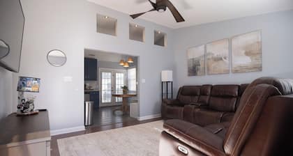 Near casino and wedding venues- 3 Bedroom home with ample outdoor space!