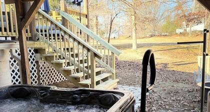 Westover Hills Cottage / Hot Tub/ 5 beds/ 2 bath