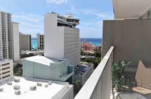 Property grounds - Premium Bright City-View Retreat - Any Premium Rm (Honolulu)
