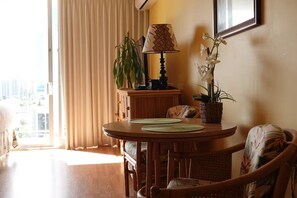 Dining - Premium Bright City-View Retreat - Any Premium Rm (Honolulu)