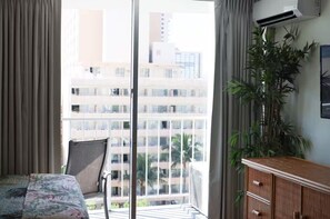 Interior - Premium Bright City-View Retreat - Any Premium Rm (Honolulu)