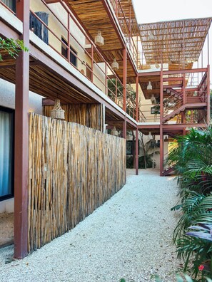 Property grounds - Luxury 2BR Swim-Up Oasis | 5 min to Beach (Tulum)