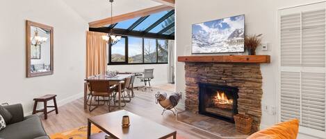 Smart-TV, Kamin, DVD-Player