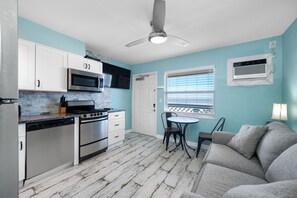 Smart TV - ðChateau 5W - Gulf View, Pool closed- great deals! (Belleair Beach)