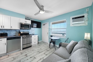 Smart TV - ðChateau 5W - Gulf View, Pool closed- great deals! (Belleair Beach)