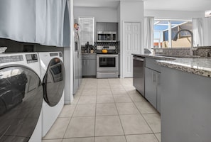 Fridge, microwave, oven, stovetop - 4720 HH - Fiesta Key Grandeur (Kissimmee)
