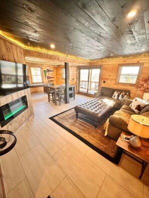 TV, fireplace