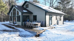 Outdoor dining - LakeFront Manitowish Waters Cabin (Manitowish Waters)