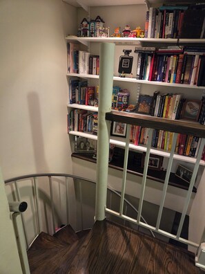 Interior - Spacious 5-bedroom condo in excellent Uptown Hoboken location (Hoboken)