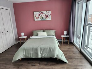 Fer et planche à repasser, accès Internet, draps fournis