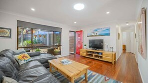 Smart TV - Tranquility At Lighthouse Beach (Port Macquarie)