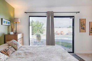 Iron/ironing board, WiFi, bed sheets - Hip 3-bedroom House with AC/Pool/Hot Tub in Vibrant Palm Springs (Palm Springs)