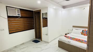 Desk, laptop workspace, free WiFi