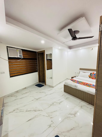 Desk, laptop workspace, free WiFi. Lotustar Hotel