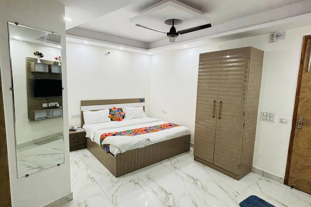 Lotustar Hotel