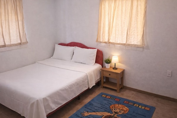 Valencia's Guesthouse - Tonga