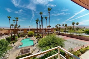 Property grounds - Kitschy Rich Palm Springs - A Ryson Property (Palm Springs)