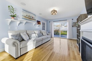 Televisión y chimenea 