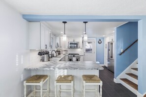 Microondas, horno, parrilla de estufa y lavavajillas 