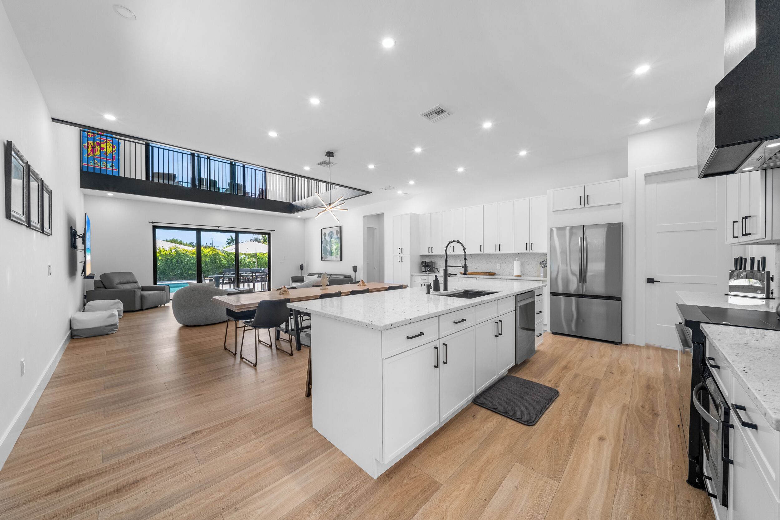 冰箱、微波炉、烤箱、炉灶