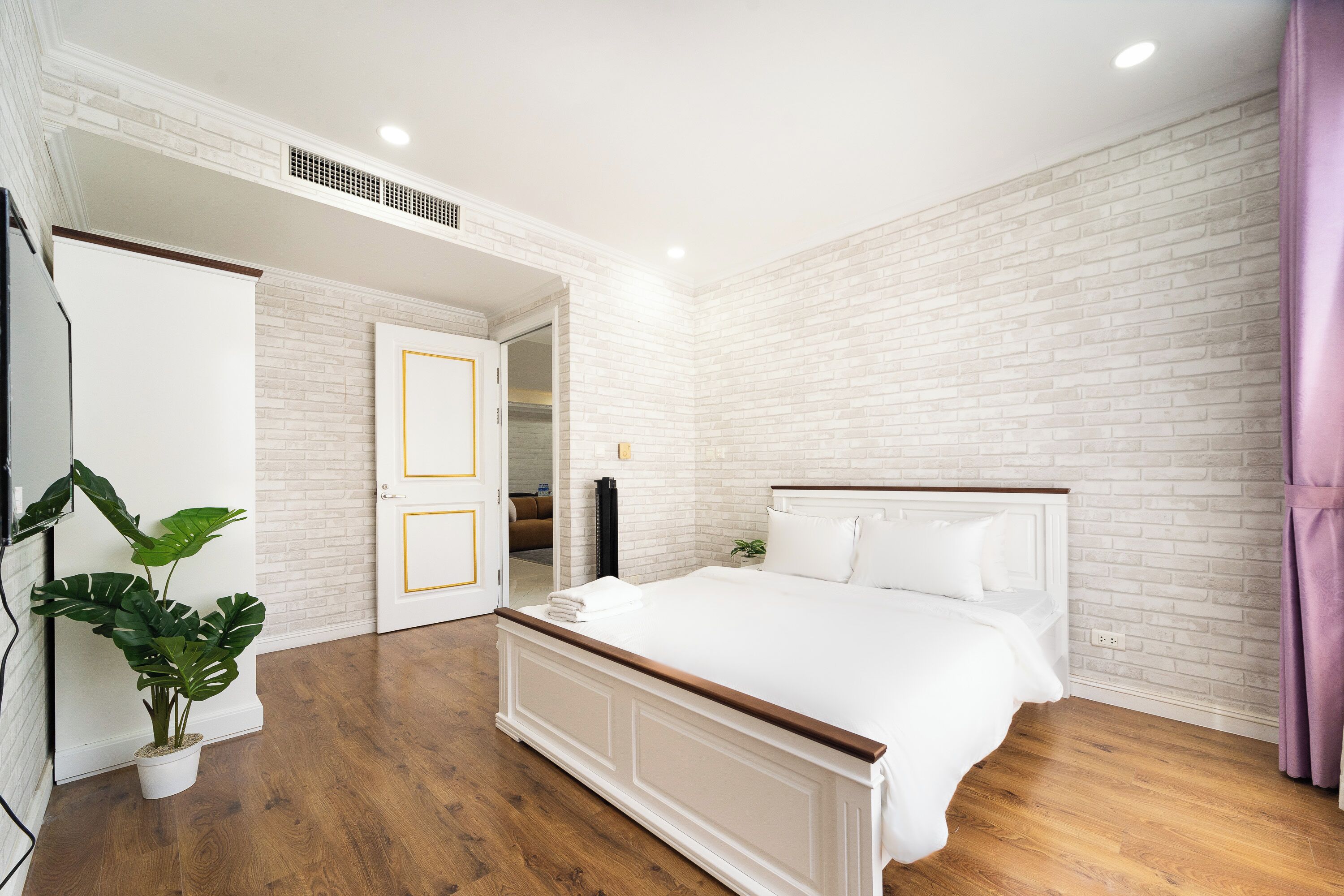 ห้องคอมฟอร์ททริปเปิล | ตู้นิรภัยในห้องพัก, โต๊ะทำงาน, พื้นที่ทำงานแบบใช้แล็ปท็อป, ผ้าม่านกันแสง