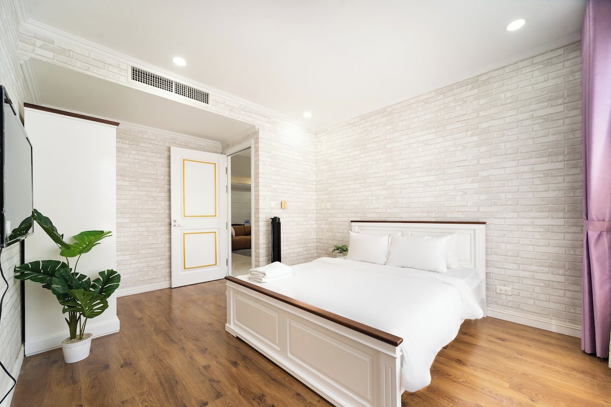 Comfort Triple Room | In-room safe, desk, laptop workspace, blackout curtains