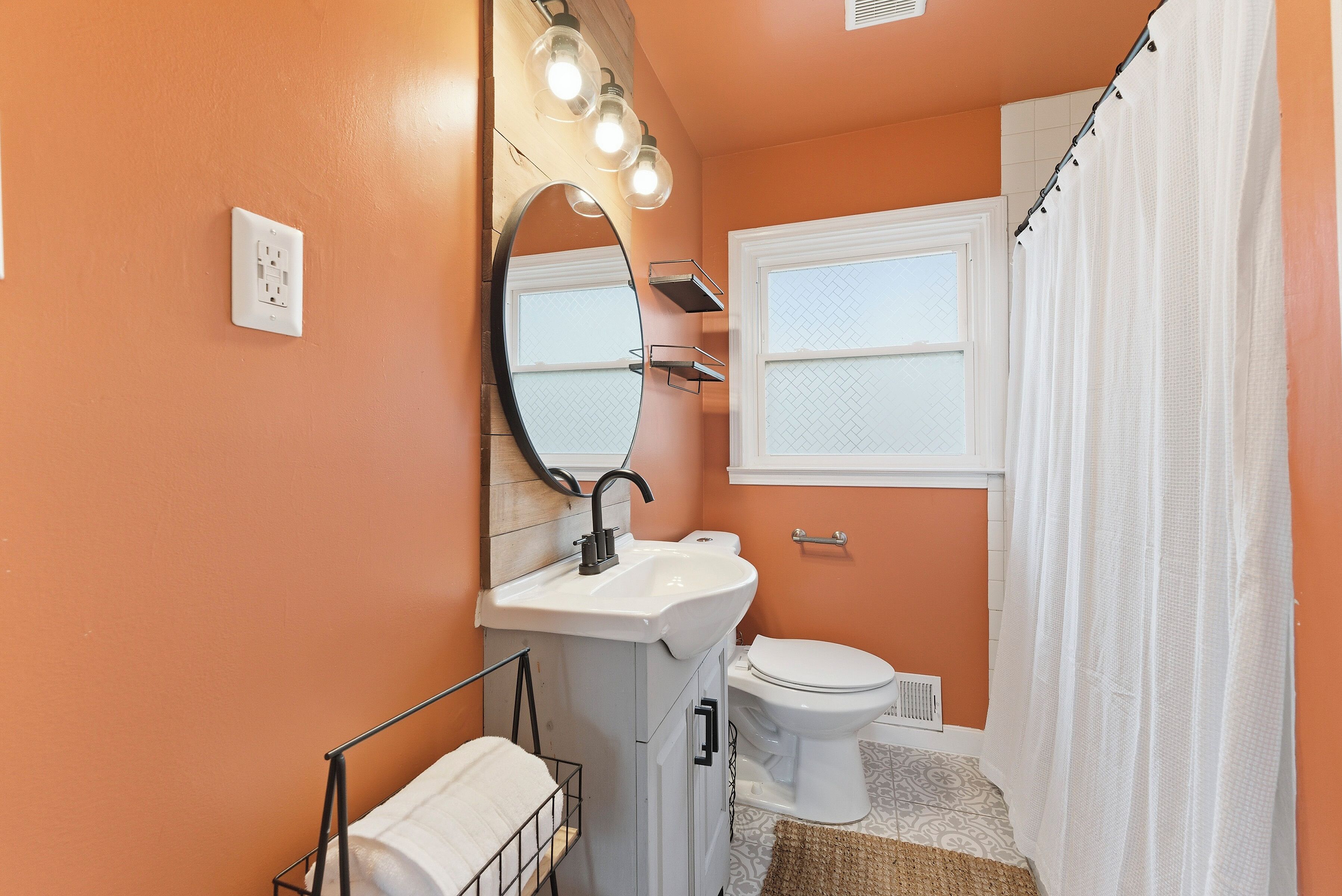 淋浴设施、吹风机、毛巾、肥皂