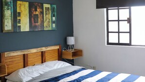 A bedroom with a bed, a nightstand, a wall-mounted air conditioner, and a window with a view. - Apartment No. 2, perfectly located with swimming pool (pets welcome) (Ciudad Madero)