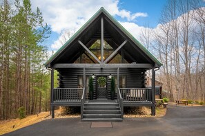 Exterior - Boutique Smoky Mtn Retreat-Views, Hot Tub, Sauna, EV charger (Sevierville)