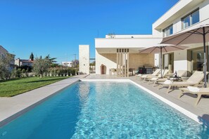 Pool - Design Villa  Emily White by Istrabook (Bale)