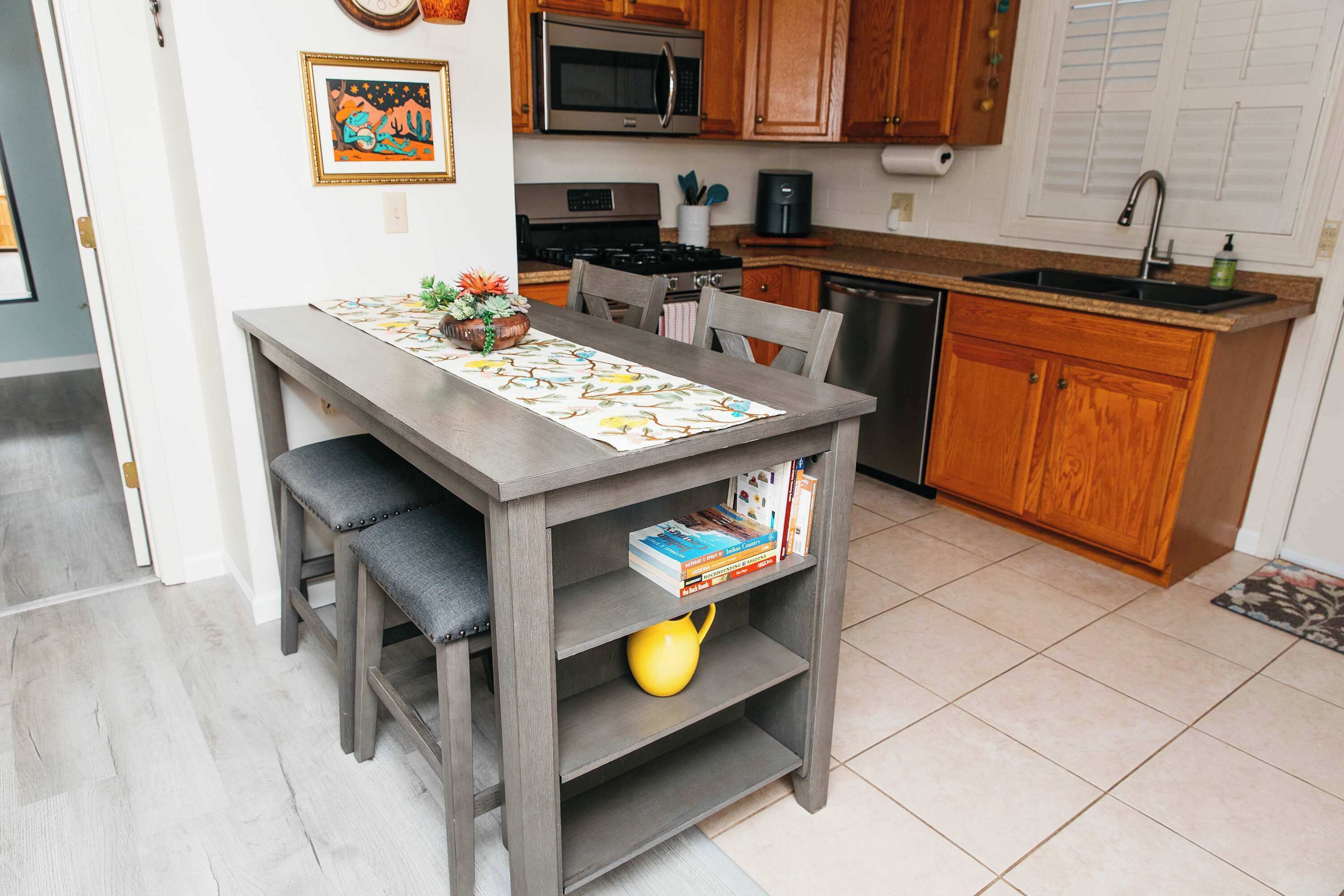 Coffee/tea maker, fridge, microwave, oven
