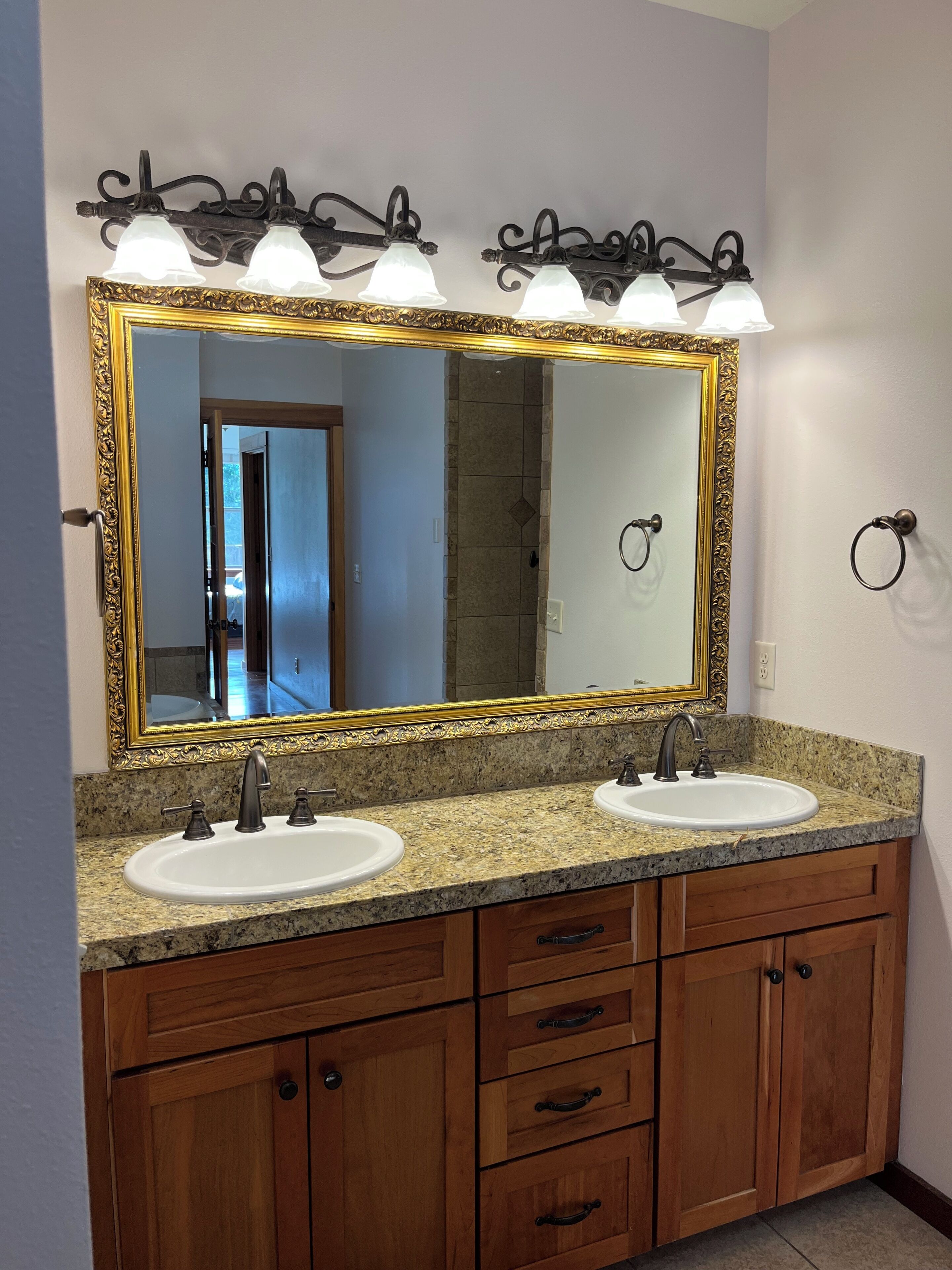 Toallas, jabón y papel higiénico