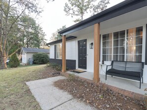 Exterior - Ballantyne, Private Yard, Work Desk & 1 Gig WiFi (Charlotte)