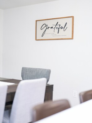 Dining - Ballantyne, Private Yard, Work Desk & 1 Gig WiFi (Charlotte)