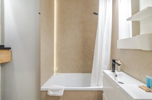 Hair dryer, towels - Sosnowiec Downtown Studio (Sosnowiec)