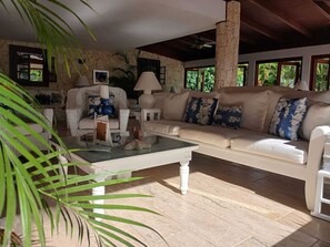 Living area - Peace and Harmony in Casa de Campo, La Romana! Villa in Dominican Republic (La Romana)