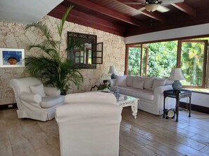 Living area - Peace and Harmony in Casa de Campo, La Romana! Villa in Dominican Republic (La Romana)