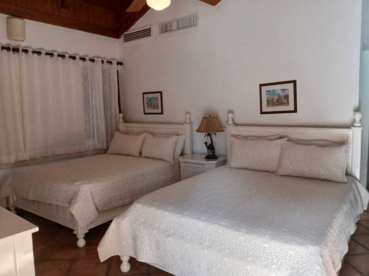 4 bedrooms, iron/ironing board, Internet, bed sheets