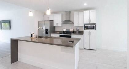 Comfortable 3BR • 4 Beds • Parking Included