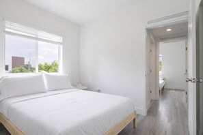 3 makuuhuonetta, silitysrauta/-lauta, vauvan matkasänky, Wi-Fi