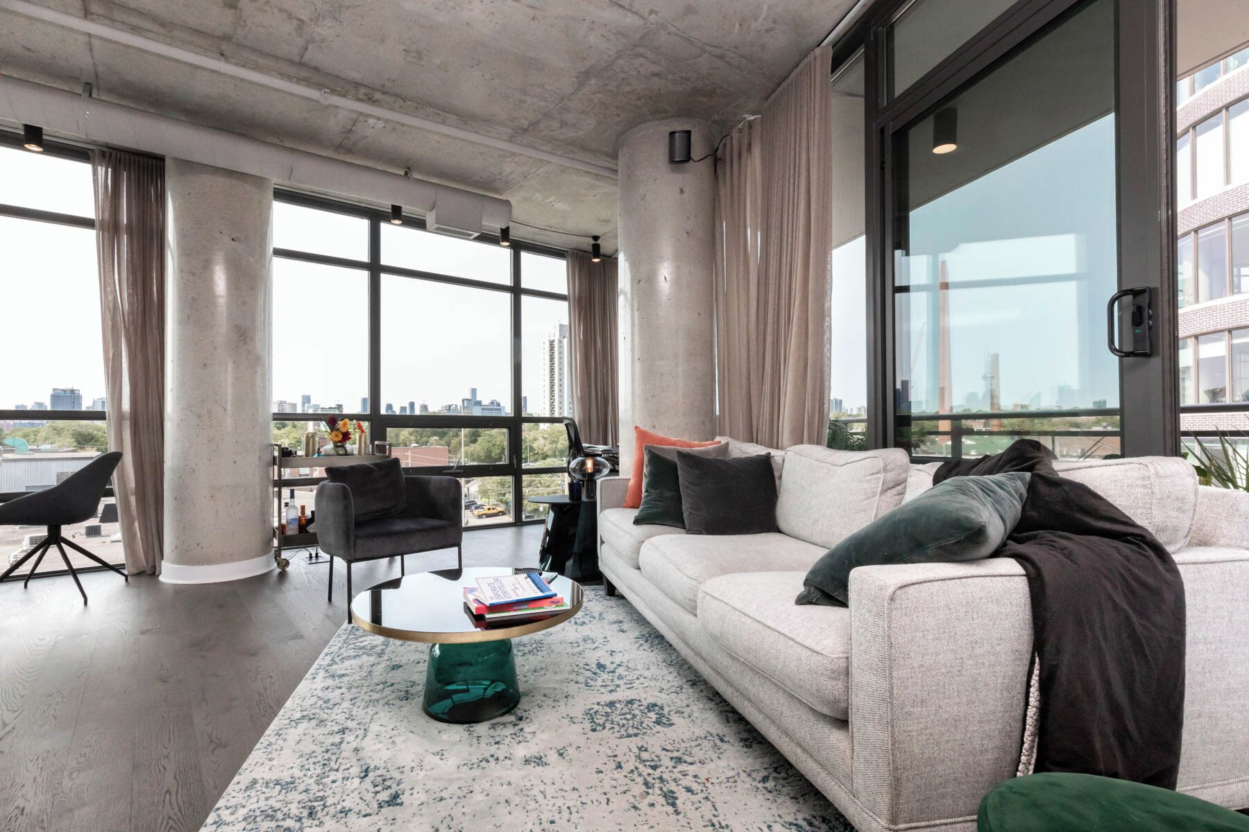 Premium Film District Unit: Skyline + Sunset Views - Toronto