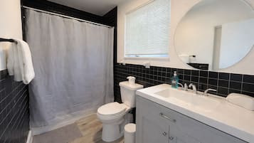 Apartment | Bathroom